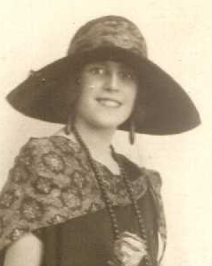 ABUELA_J.JPG (32057 bytes)